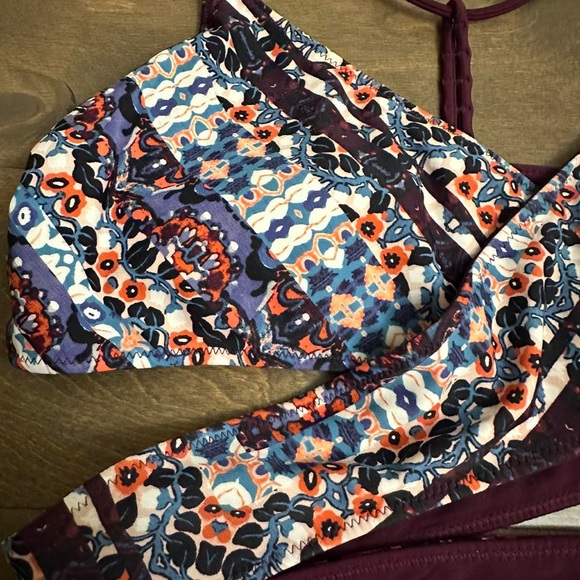 Multicolor Patterned Strappy Top - Picture 6 of 6